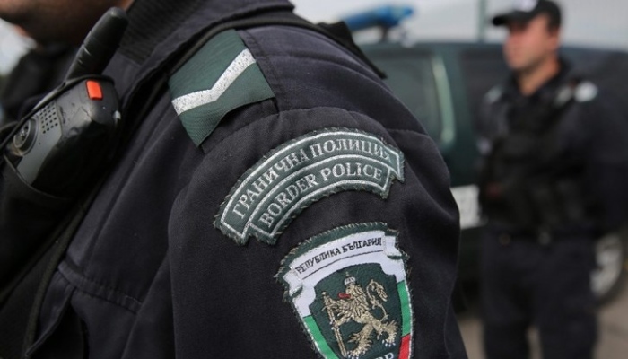 Четирима чужденци, представили се за НПО, са задържани за подпомагаме на нелегални мигранти край Малко Търново 