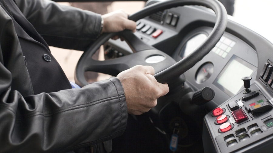 Двама мъже извършиха граждански арест на пиян шофьор на автобус край Слънчев бряг