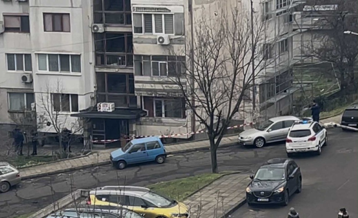 Полицията отцепи района около блок 17 в „Меден рудник“ заради открита ръчна граната 