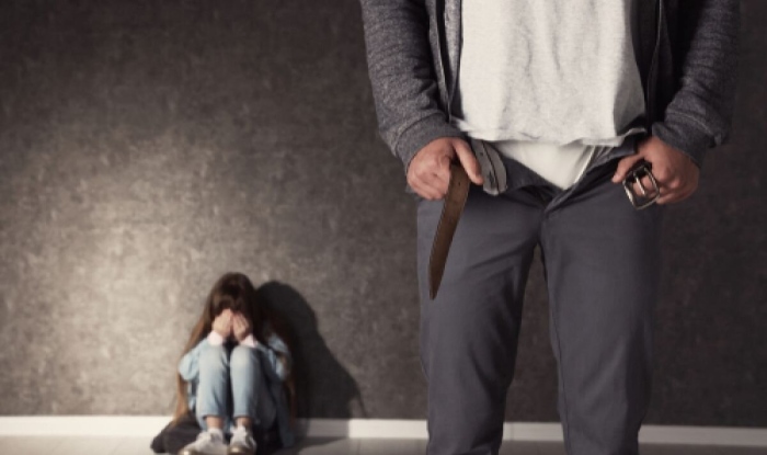 Задържаха учител за секс с ученичка и блудство с друга