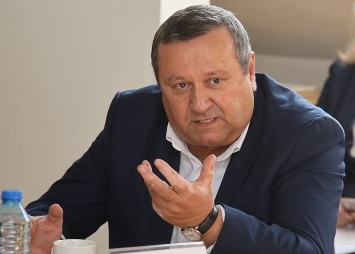 Социалният министър Хасан Адемов идва в Бургас