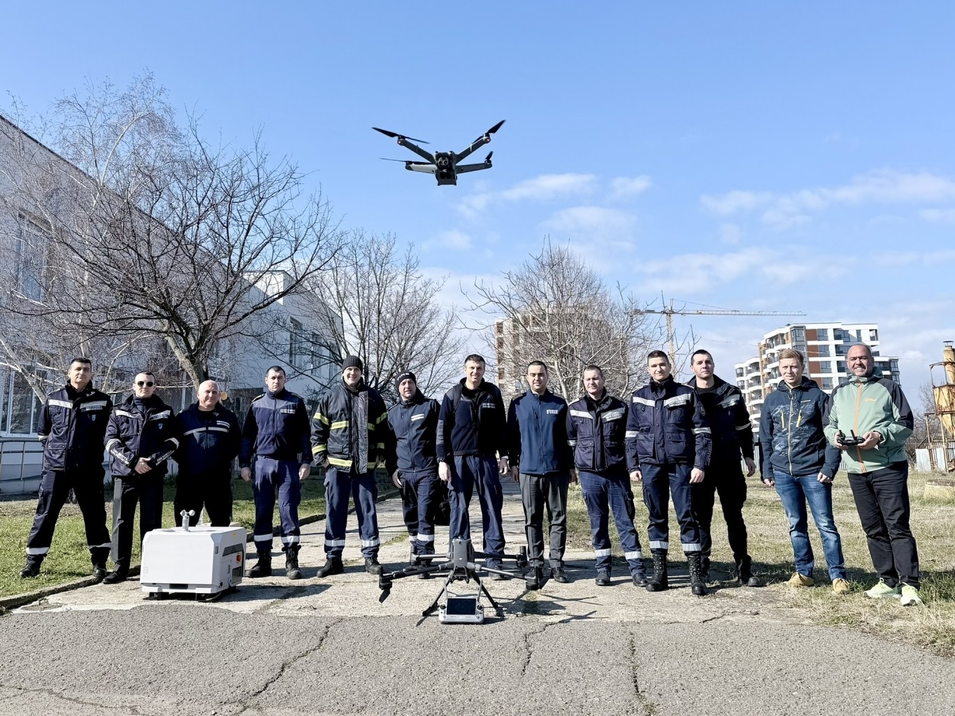 Обучиха бургаските общински служители и пожарникари за работа с високотехнологични дронове срещу пожари