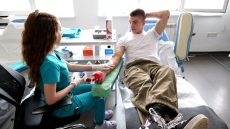 „Това не си го правил“: Християн, поразен от волтова дъга на бургаската гара, стана кръводарител (ВИДЕО)