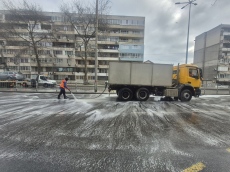 Бургазлии, преместете автомобилите си: Миенето на бул. „Демокрация“ ще продължи на 21 март