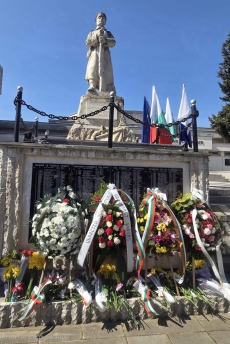 С ритуал в чест на подвига на героите Бургас отбеляза Деня на Тракия