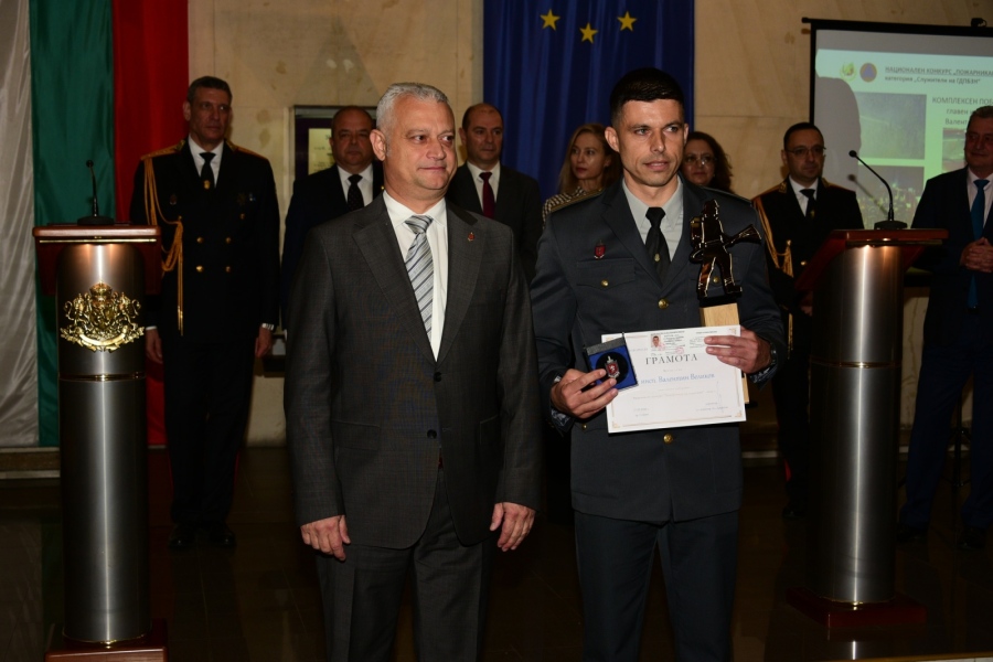 Бургаският огнеборец Валентин Великов стана „Пожарникар на годината“