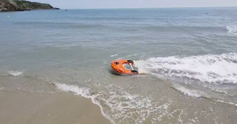 Първият в страната дрон за водно спасяване вече работи на плаж „Бутамята“ край Синеморец (ВИДЕО)