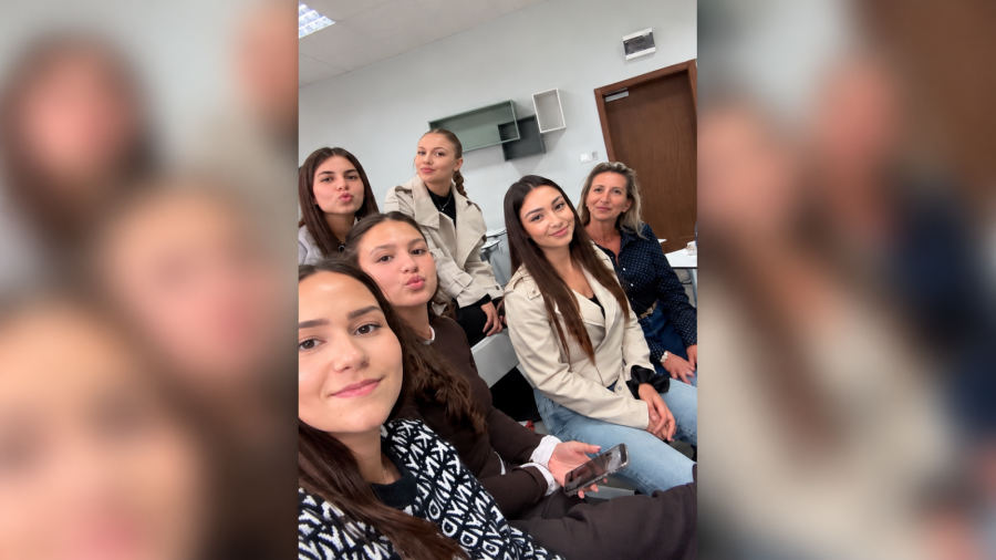 Търговската гимназия в Бургас с впечатляващ успех на European Innovation Camp - Youthopia